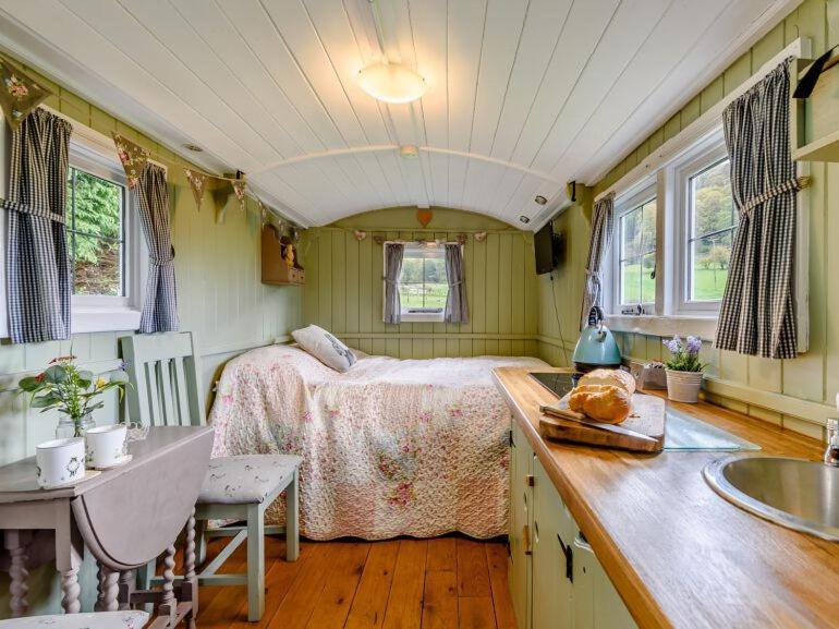 Ewe Retreat Shepherds Hut Hereford Exterior foto